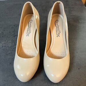 Nude platform heels size 7 like new
